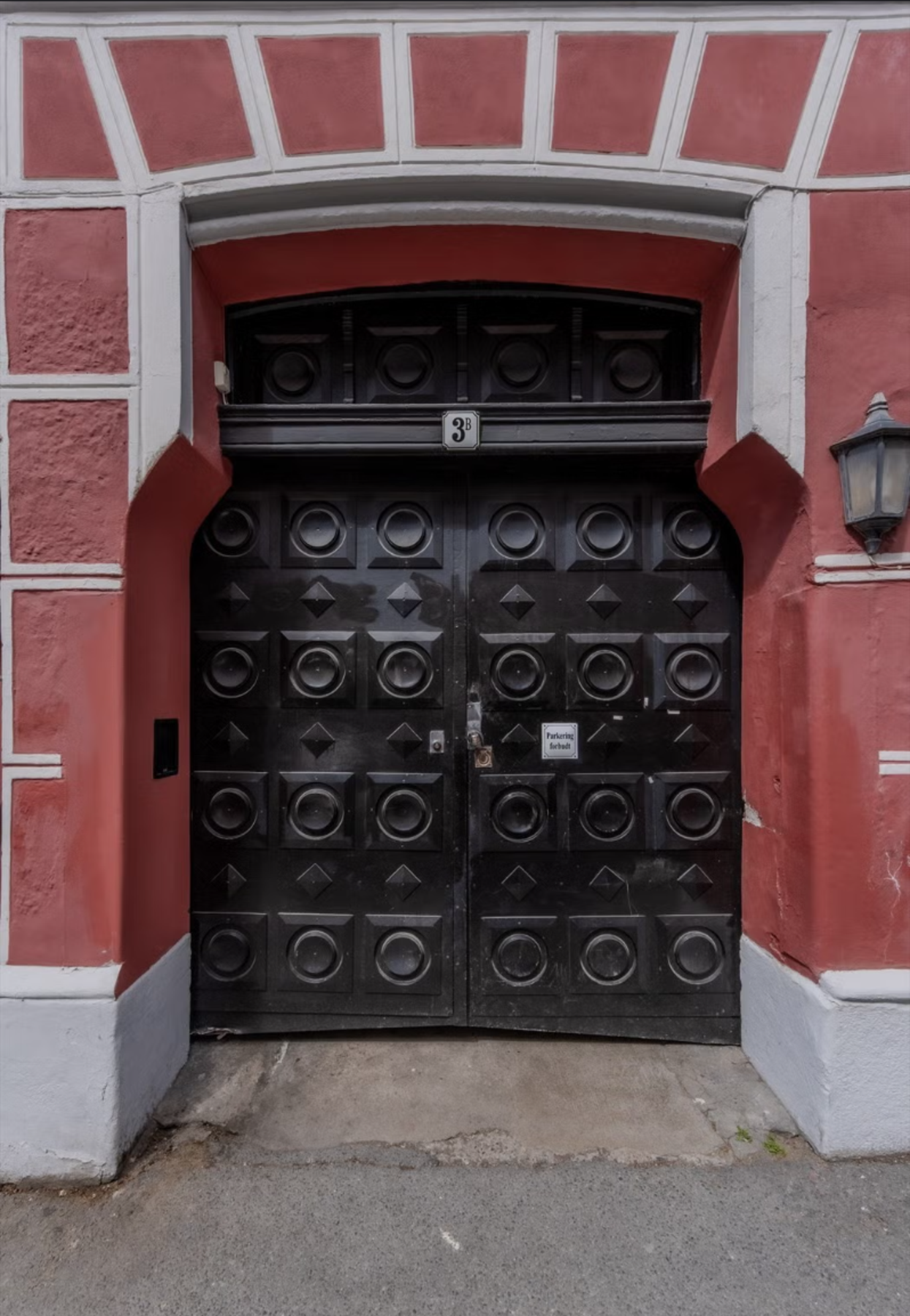 Fasaden sett utenfra. Velkommen til visning! Galleribilde