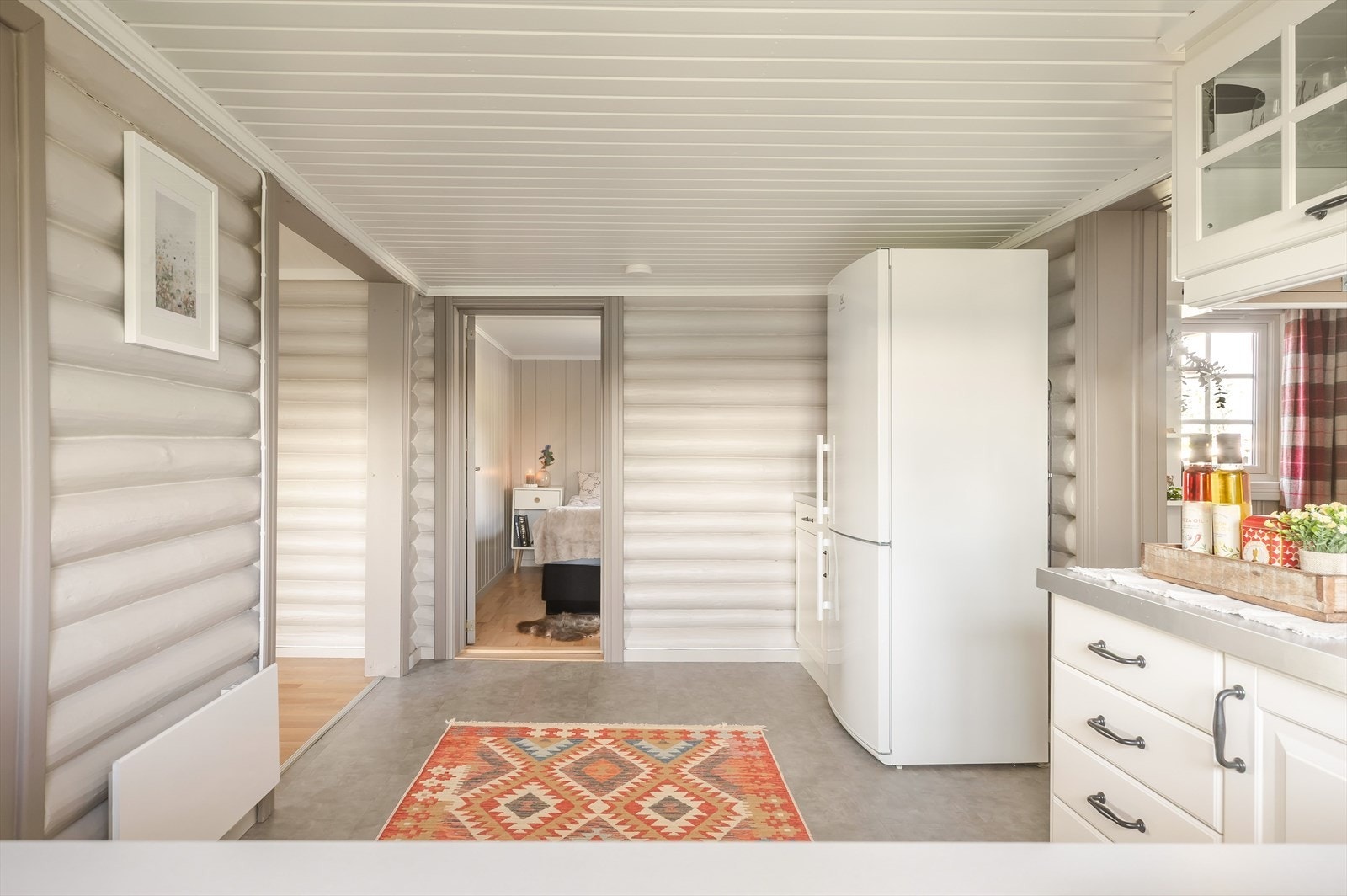 Innvendig har hytta en god atmosfære kombinert med god standard og moderne komfort. Galleribilde