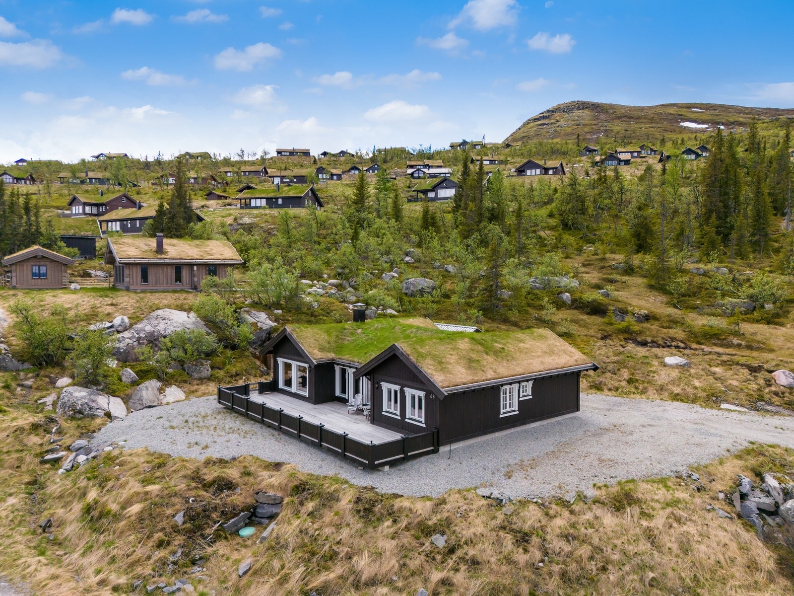En super beliggenhet helt innerst i blindvei og med langrennsløypa som passerer rett på nedsiden! Galleribilde