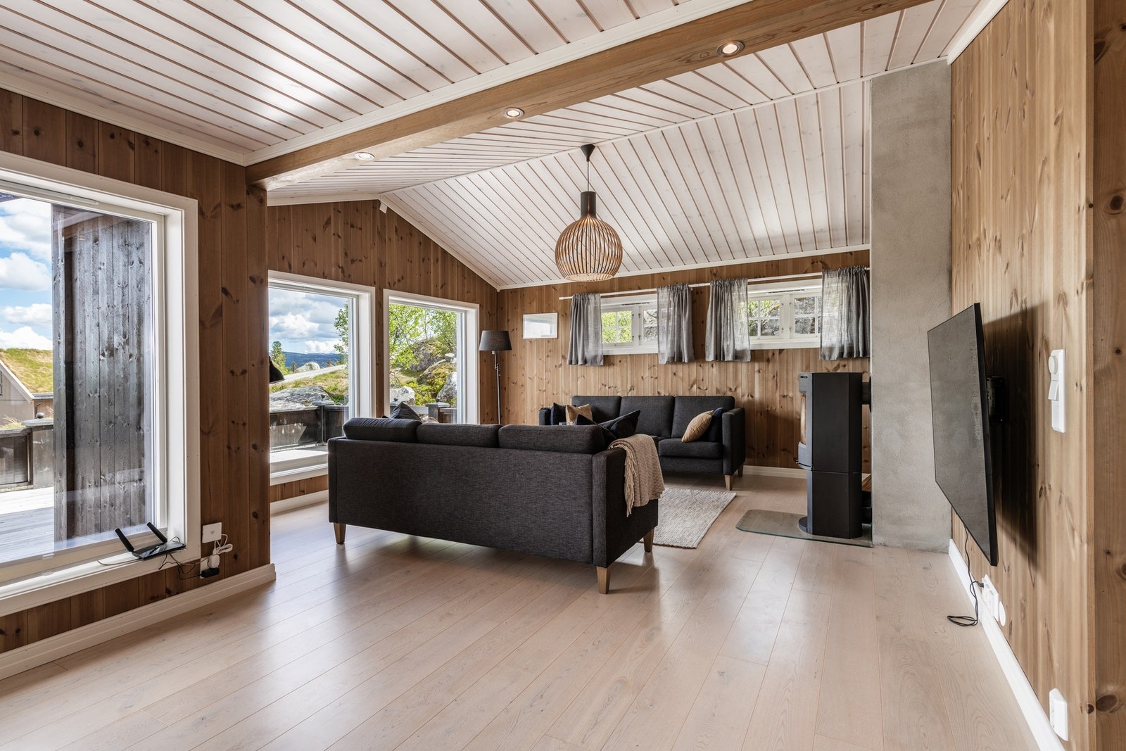Her i denne delen av stua er det god plass til salongmøbler. Galleribilde