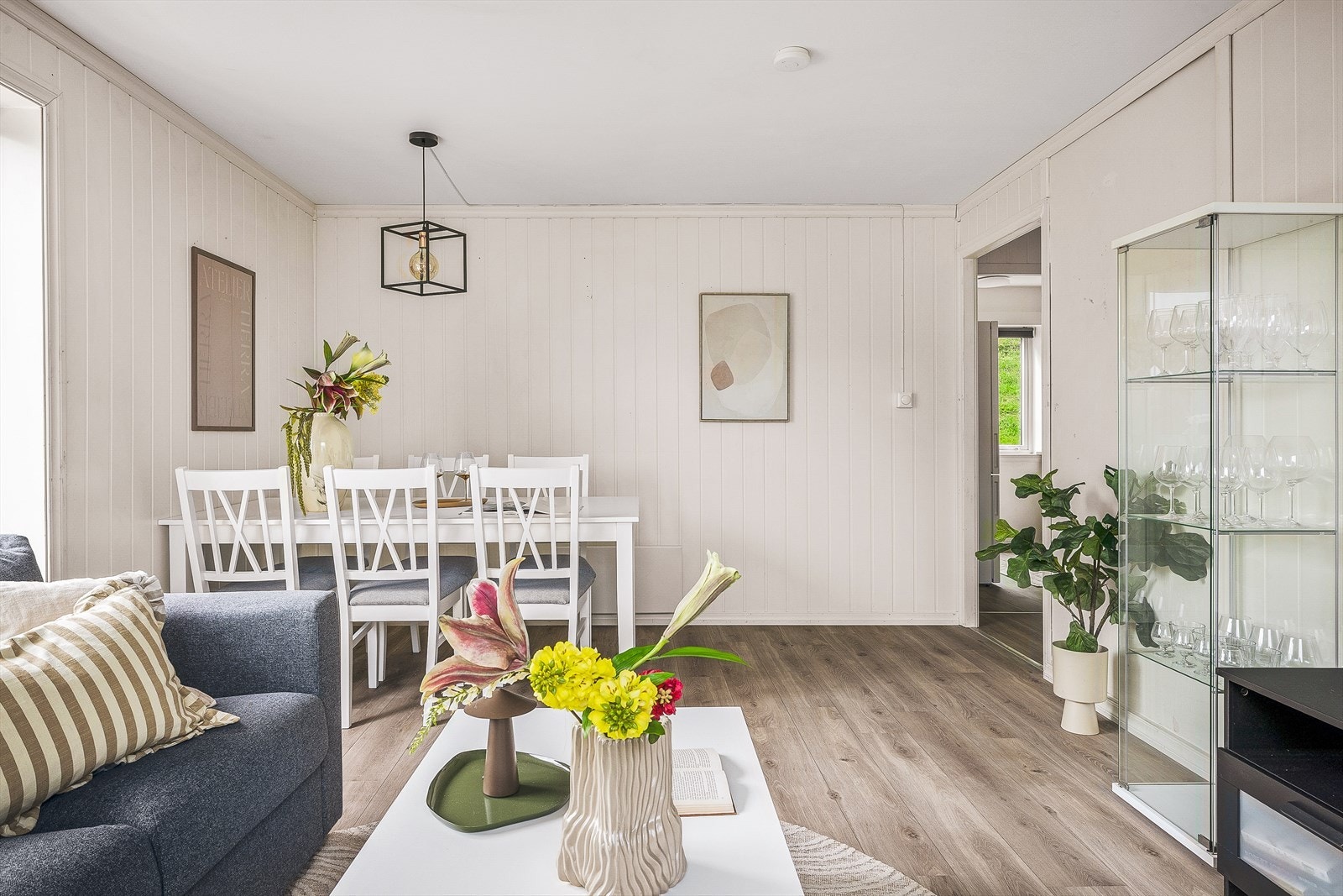 God plass til både spisebord og sofa. Galleribilde