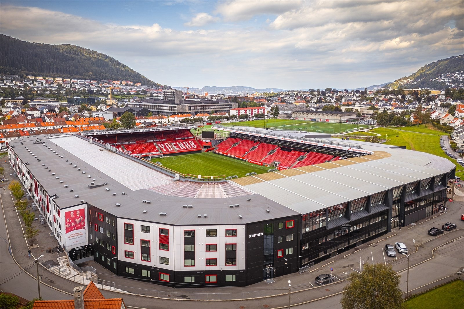 Brann stadion en kort tur unna leiligheten! Galleribilde