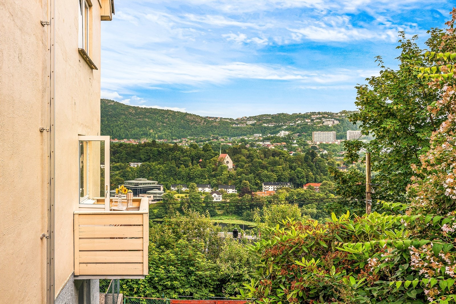 Flott utsikt i retning Storetveit og Landås/ Nattlandsfjellet. Galleribilde