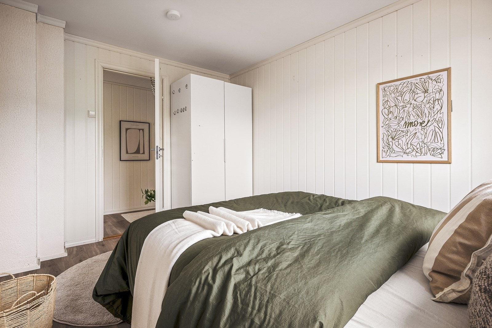 Hovedsoverom med god plass til dobbelseng og garderobe. Galleribilde