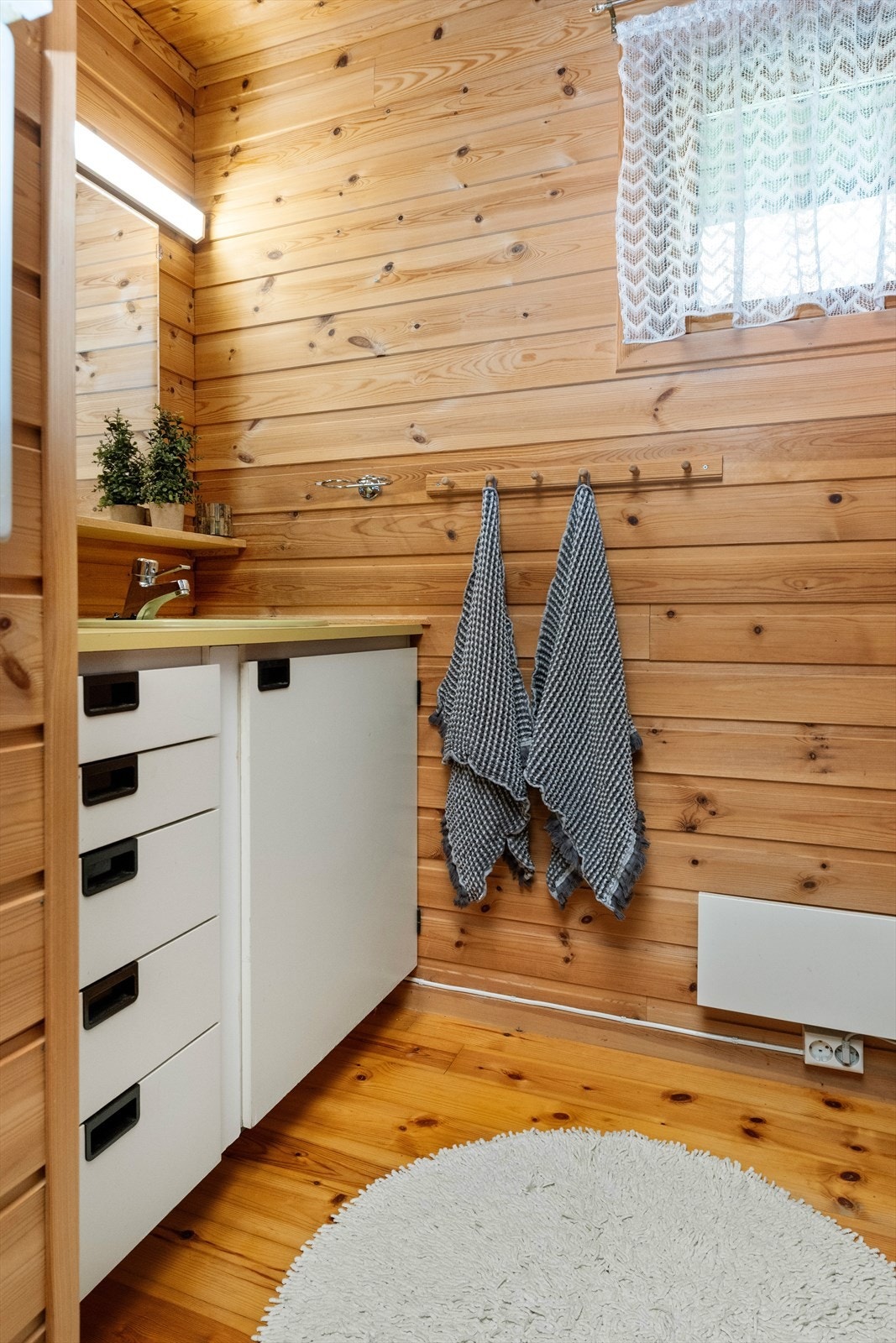I tillegg til badet har hytta et separat toalettrom. Galleribilde