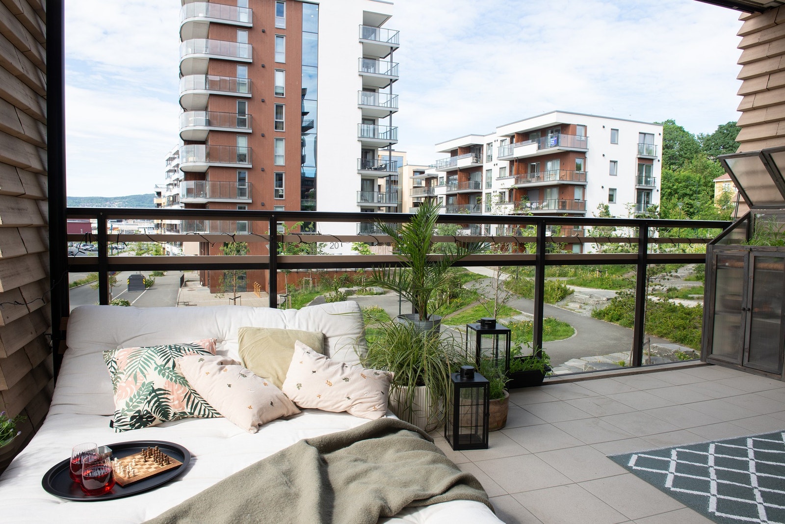 Du har også plass til en herlig daybed hvor du kan koble av og nyte solen. Galleribilde