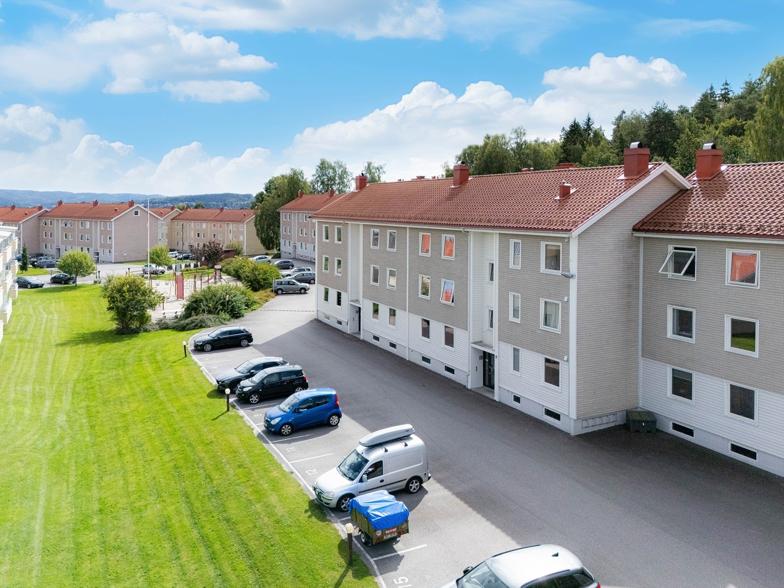 Fra leiligheten er det gangavstand til dagligvare og til bussforbindelse. Galleribilde