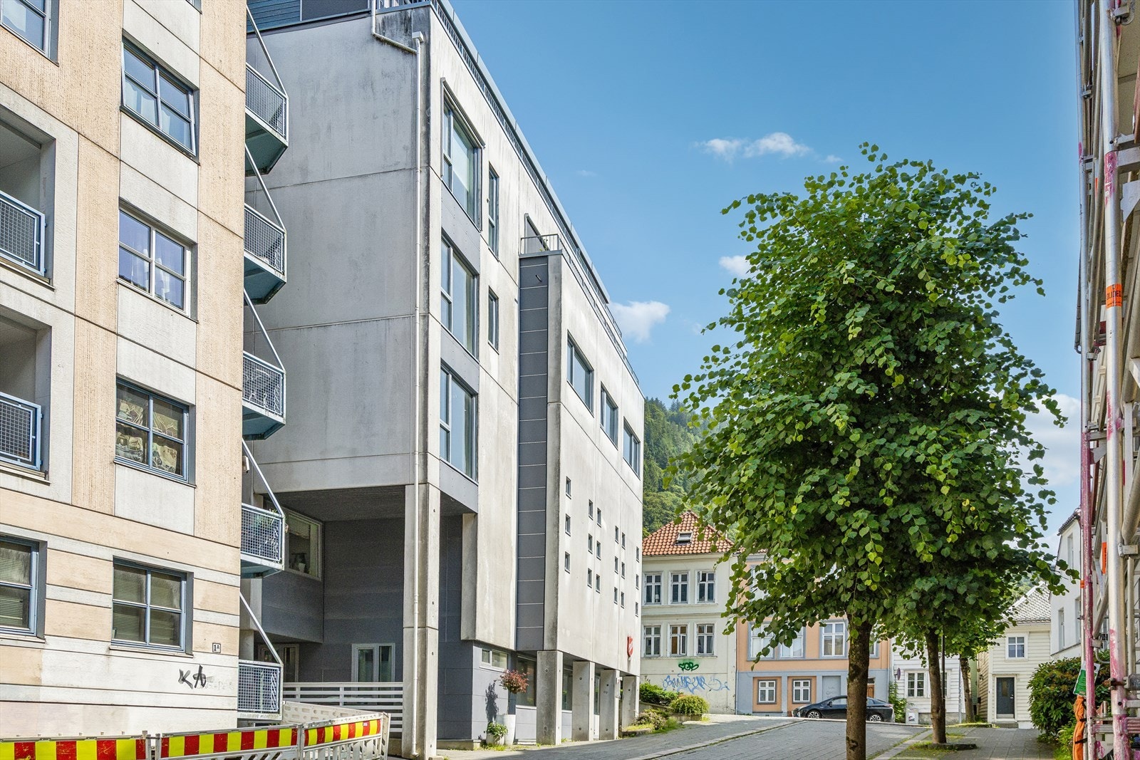 Moderne leilighetsbygg fra 2007 i det sentrale og populære området Ladegården. Galleribilde