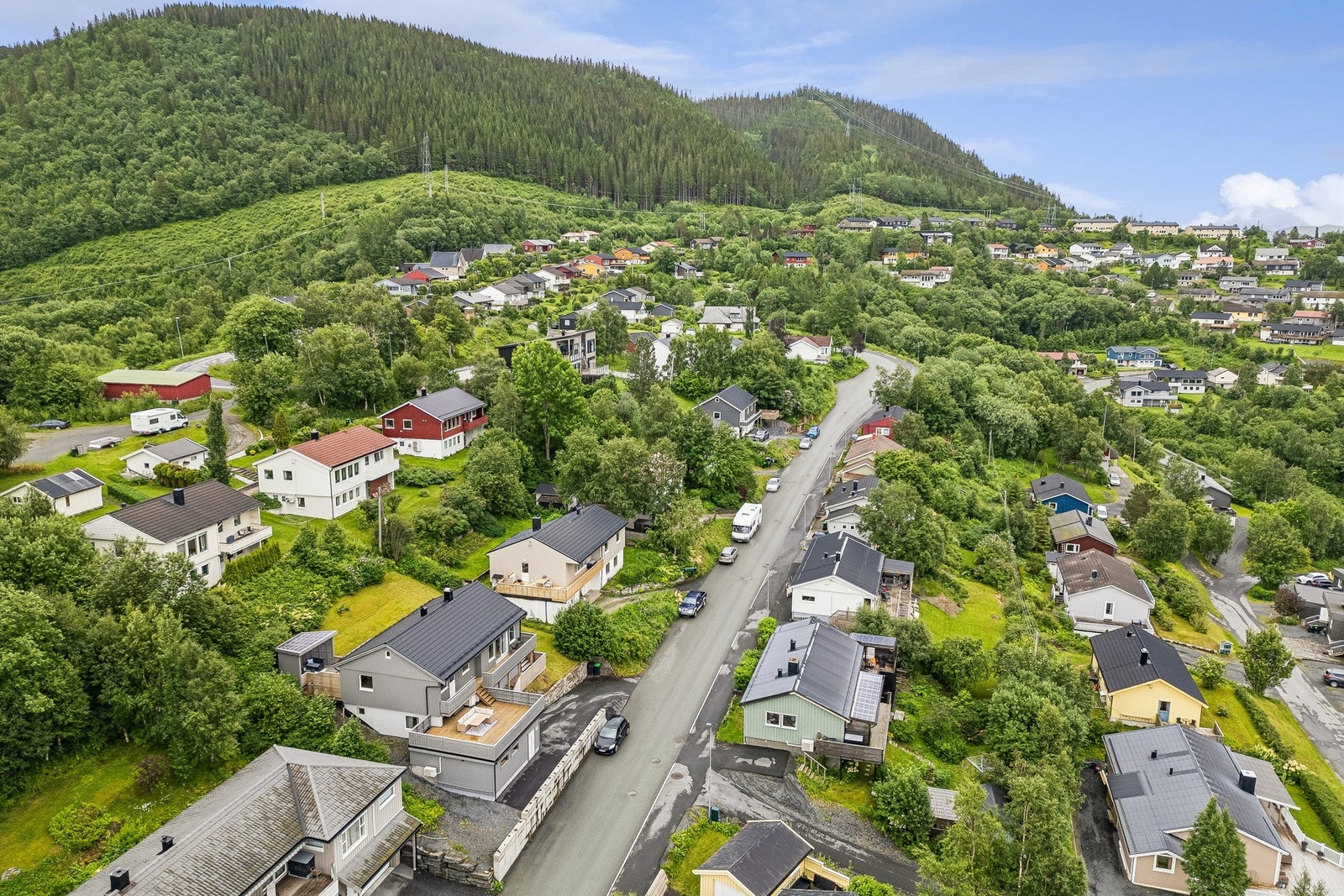 Eiendommen ligger i et etablert og rolig boligområde. Galleribilde