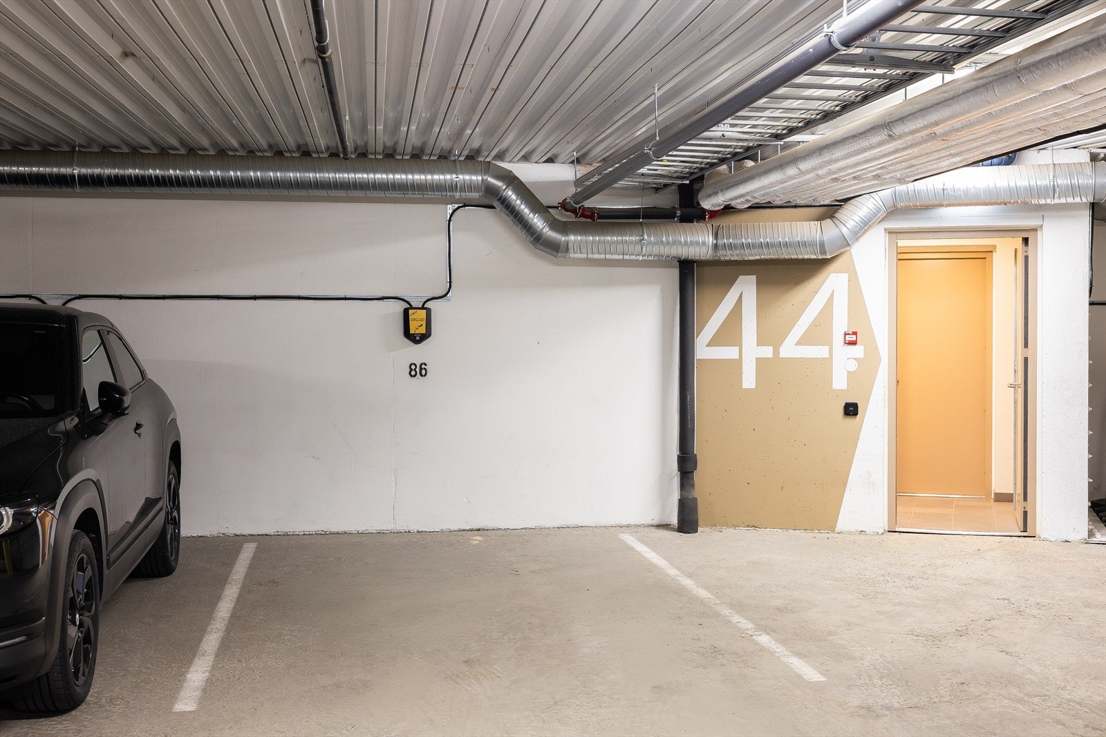Her har du egen p-plass i kjeller. Praktisk plassert rett ved heisen. Galleribilde