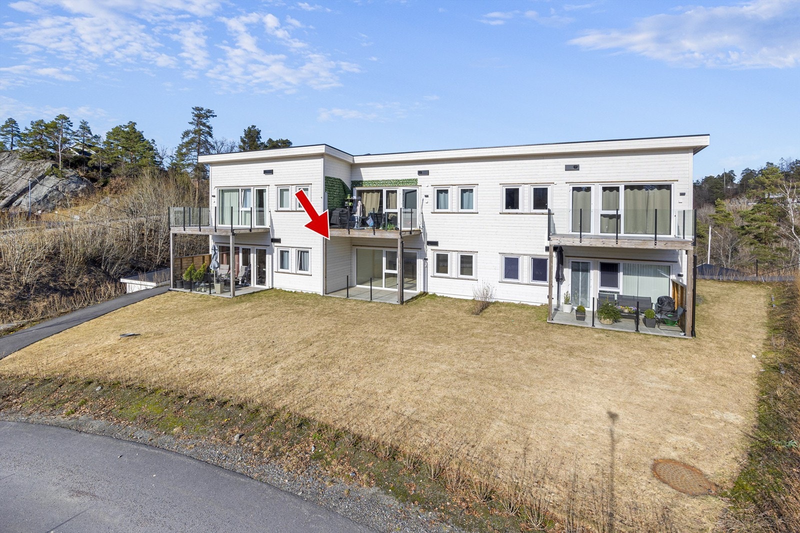 Leiligheten ligger pent plassert i et rolig og etablert område. Galleribilde
