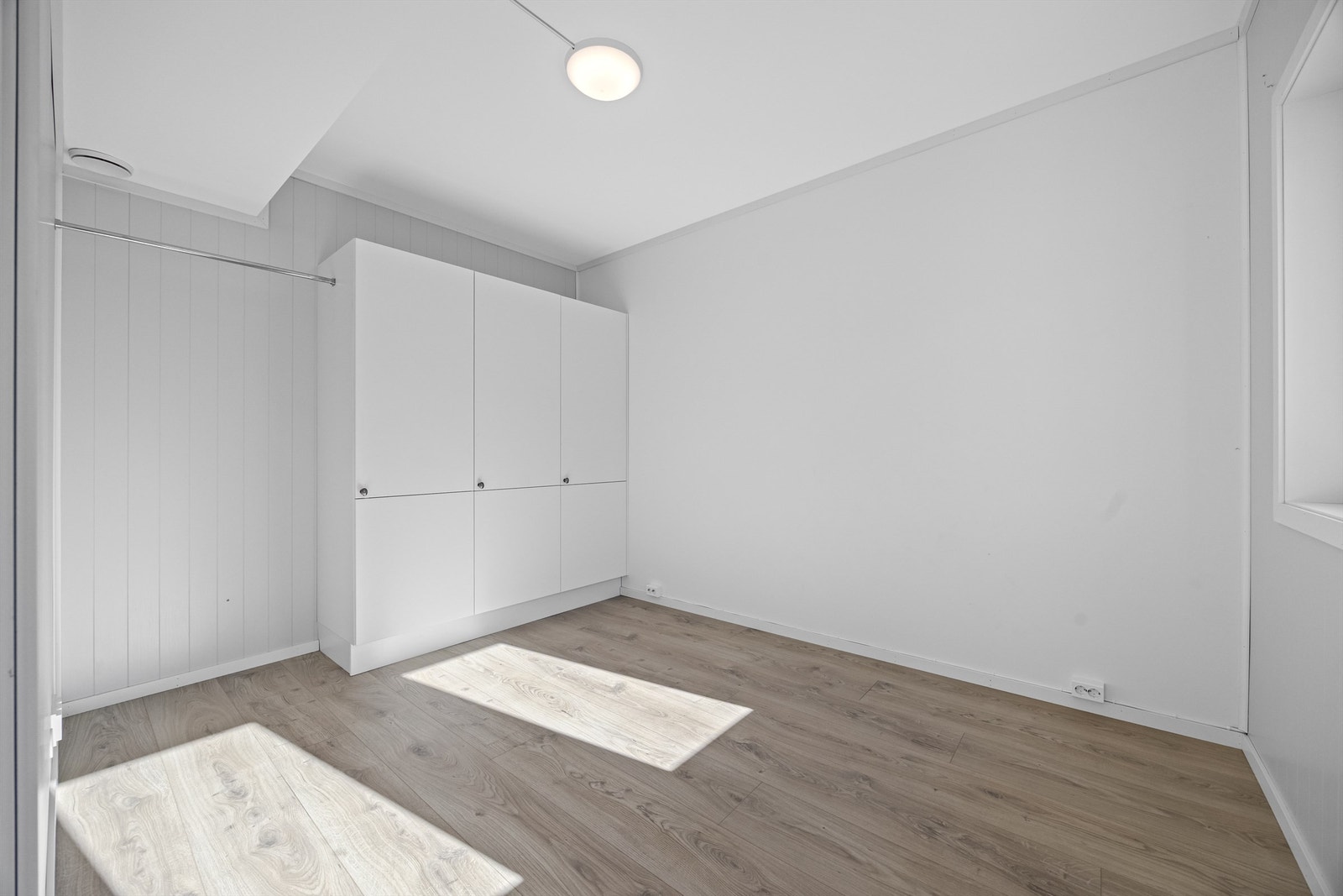Hovedsoverom med tilhørende garderobe. Galleribilde