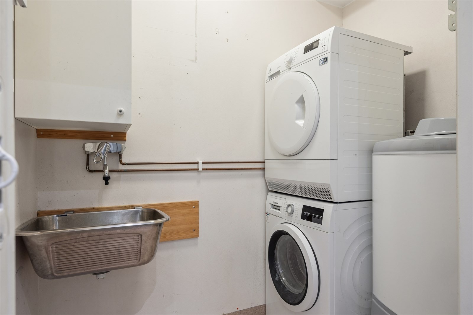 Fra badet har man direkte adkomst til eget vaskerom på 2,5m². Galleribilde
