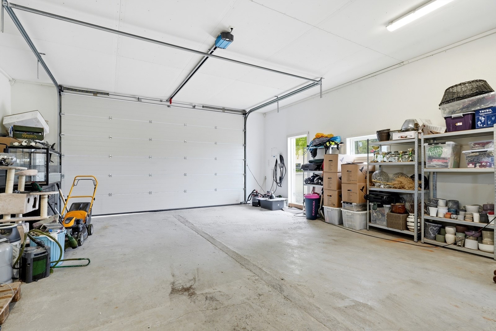 I garasjen er det også elbil lader. Galleribilde