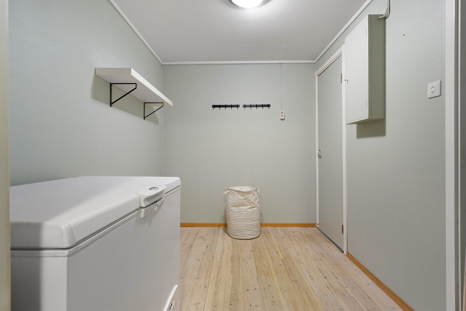 Romslig bodareal med gode oppbevaringsmuligheter. Galleribilde