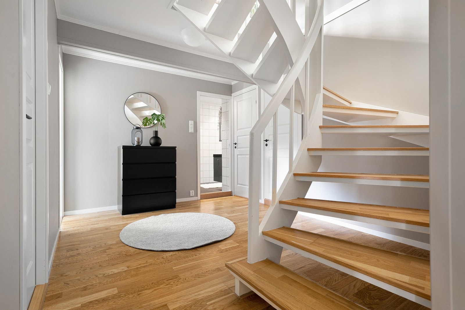 Trapp opp til leilighetens 2. etasje. Galleribilde