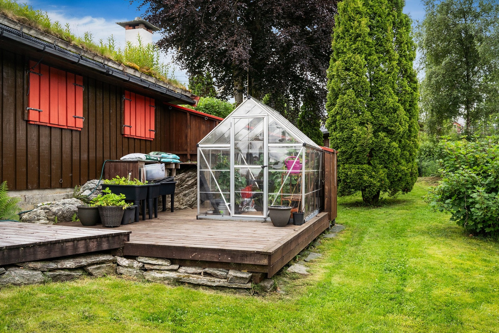 - En usedvanlig frodig og pent opparbeidet tomt - Galleribilde