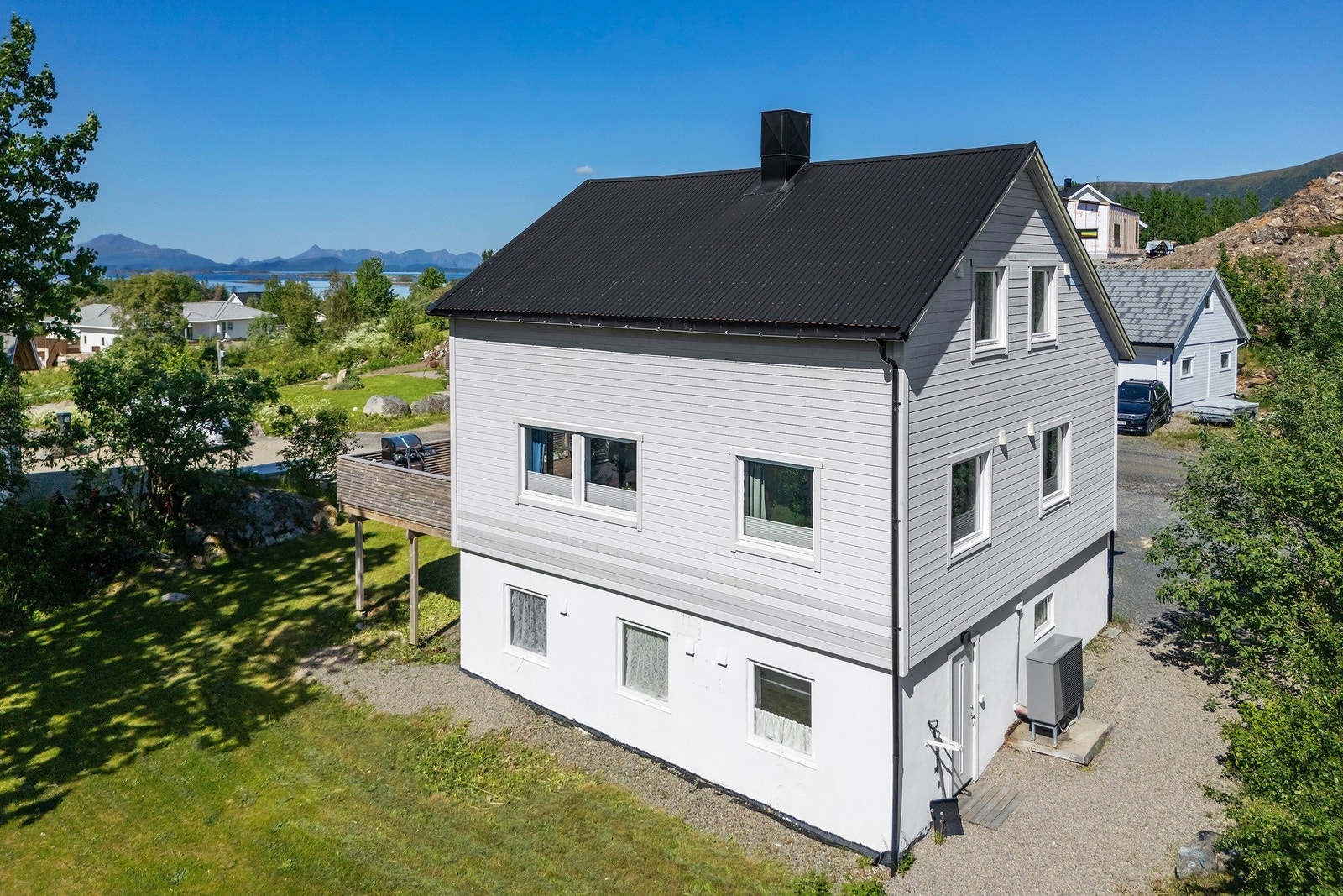 Egen inngang til utleiedelen (ikke godkjent av kommunen som selvstendig boenhet). Galleribilde