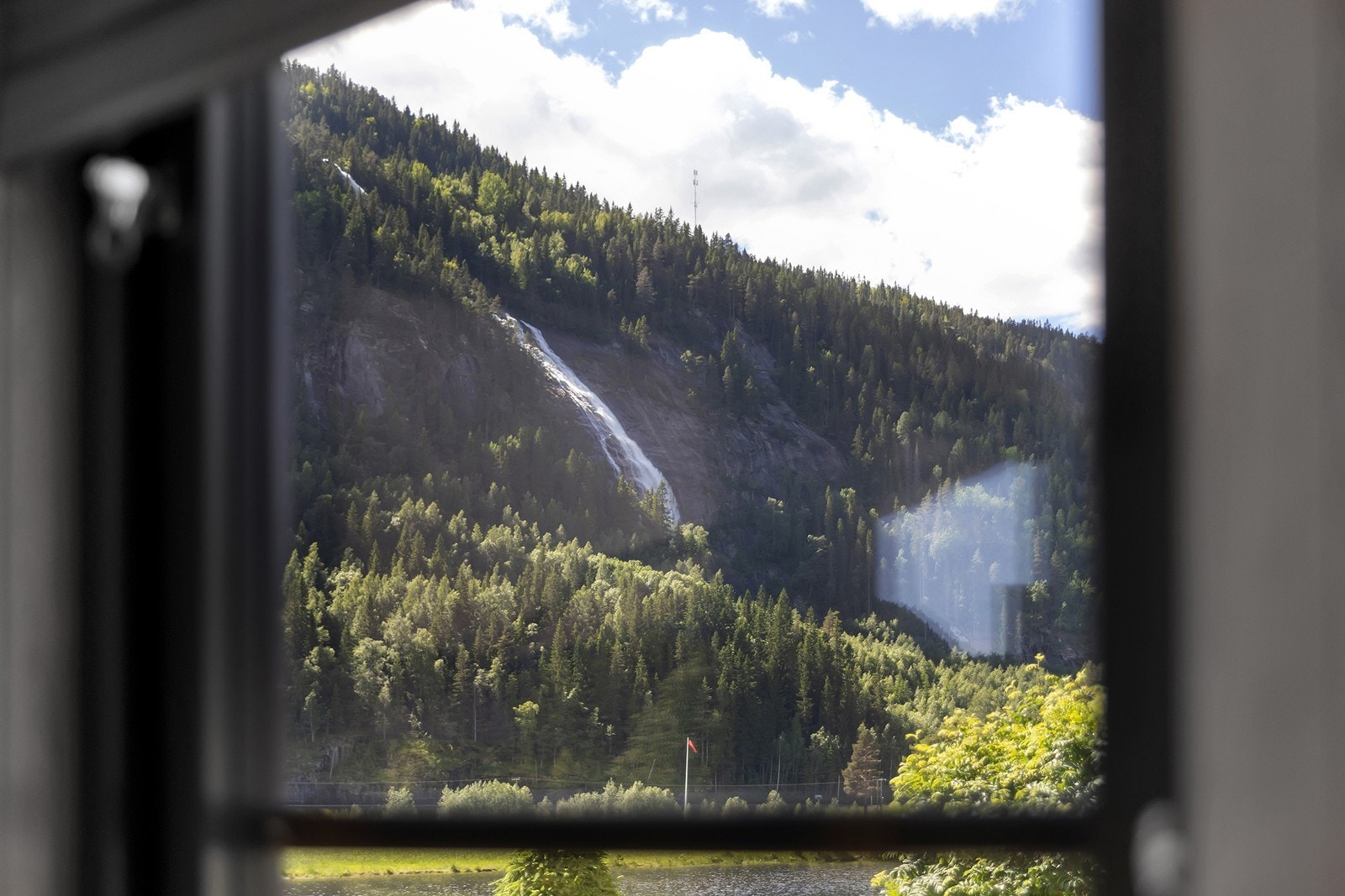 Flott utsikt mot Reiersfossen Galleribilde
