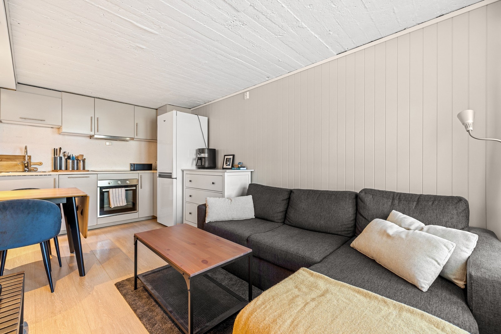 Stue/kjøkken på 13,5m². Galleribilde