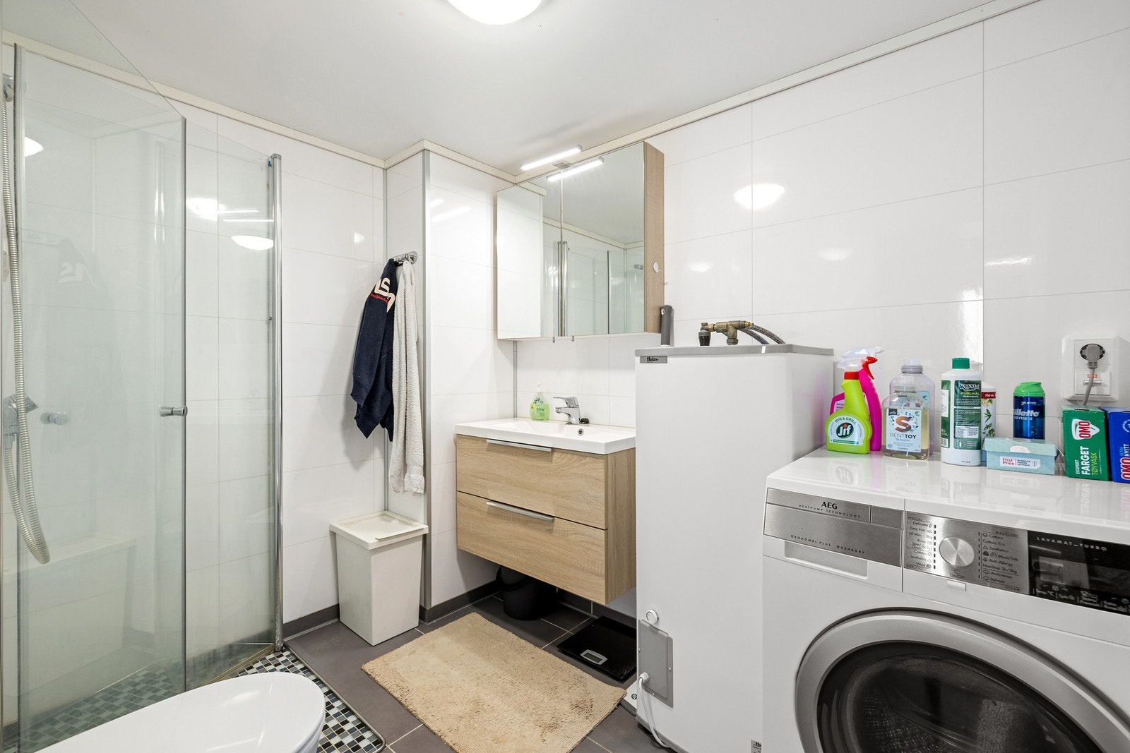Flislagt bad på 4m² fra 2018 (dette rommet er godkjent som bod og er ikke omsøkt). Galleribilde