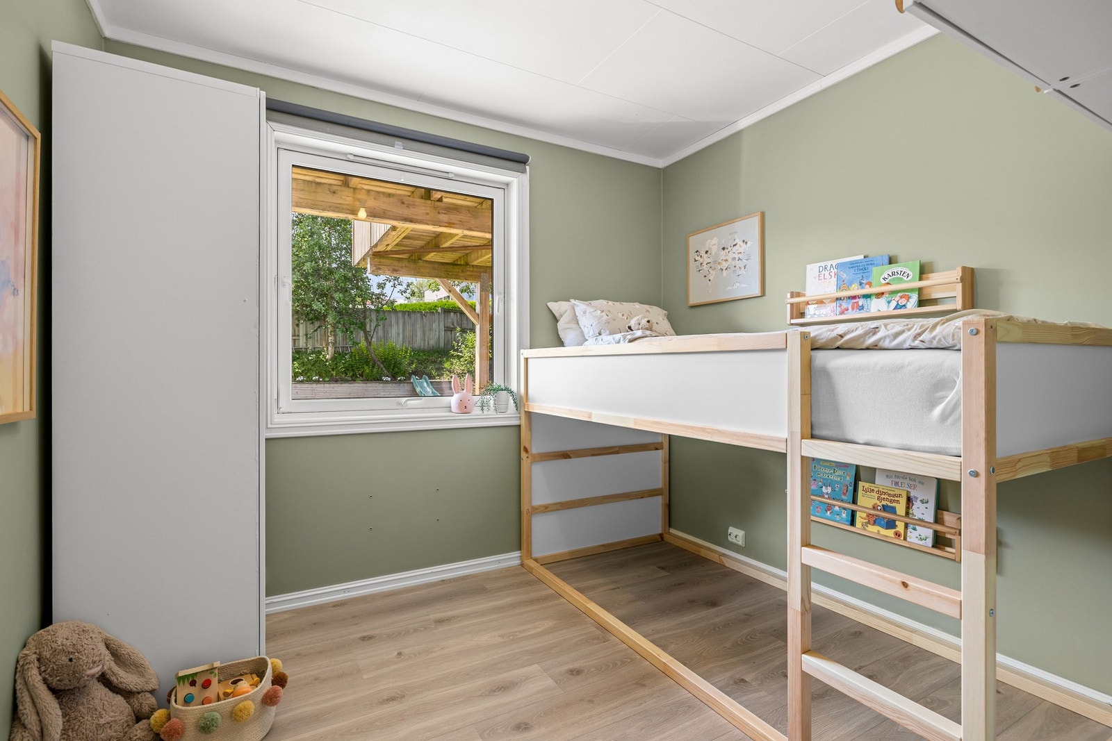 Soverom (2) er på 7m². Galleribilde