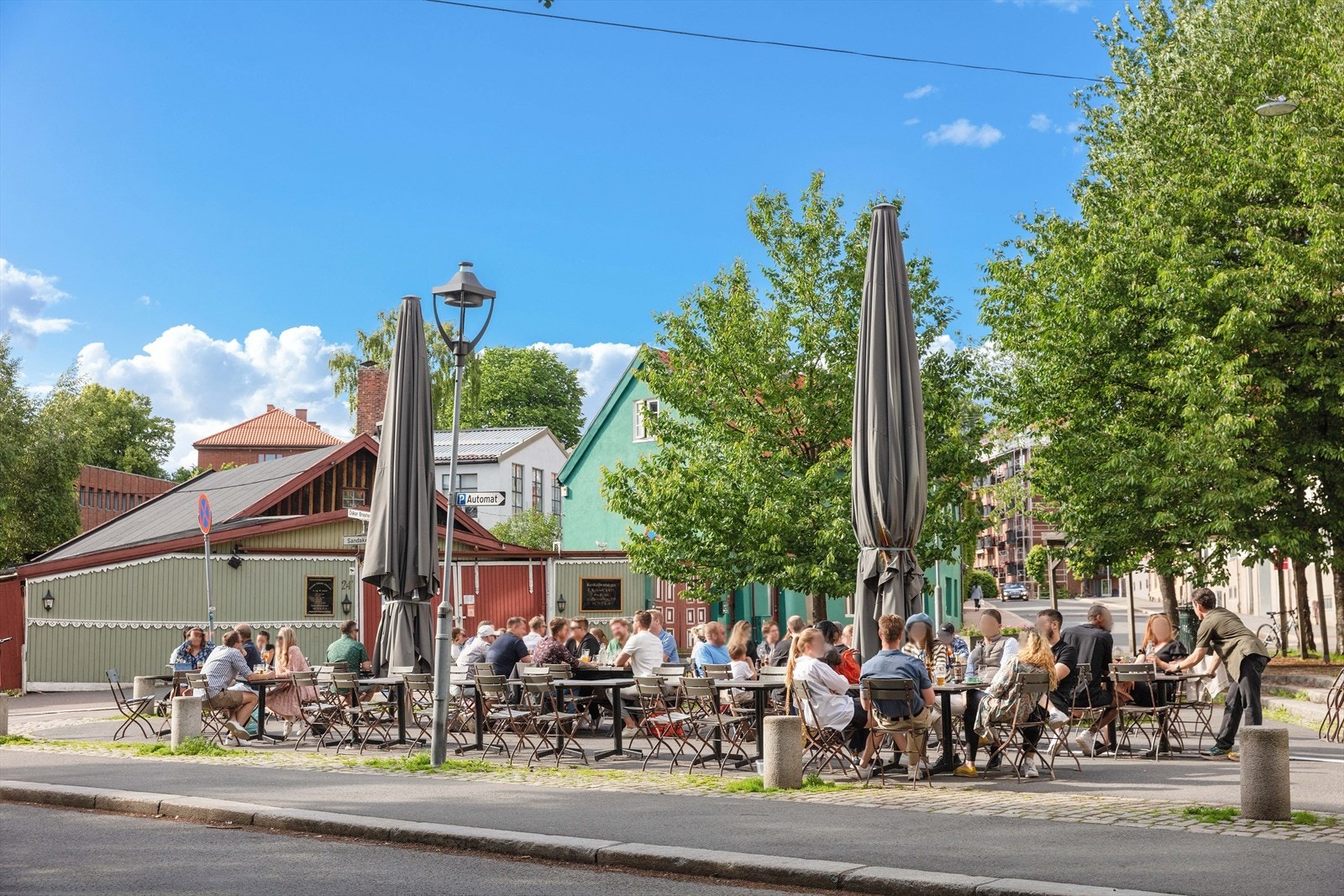 Populære Grisen med uteservering gjennom hele sommeren. Galleribilde