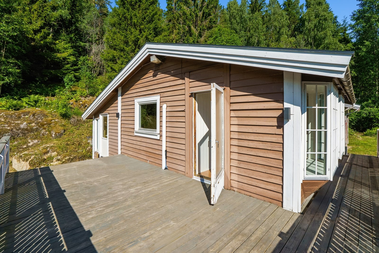 Terrassedekket består av impregnerte terrassebord. Galleribilde