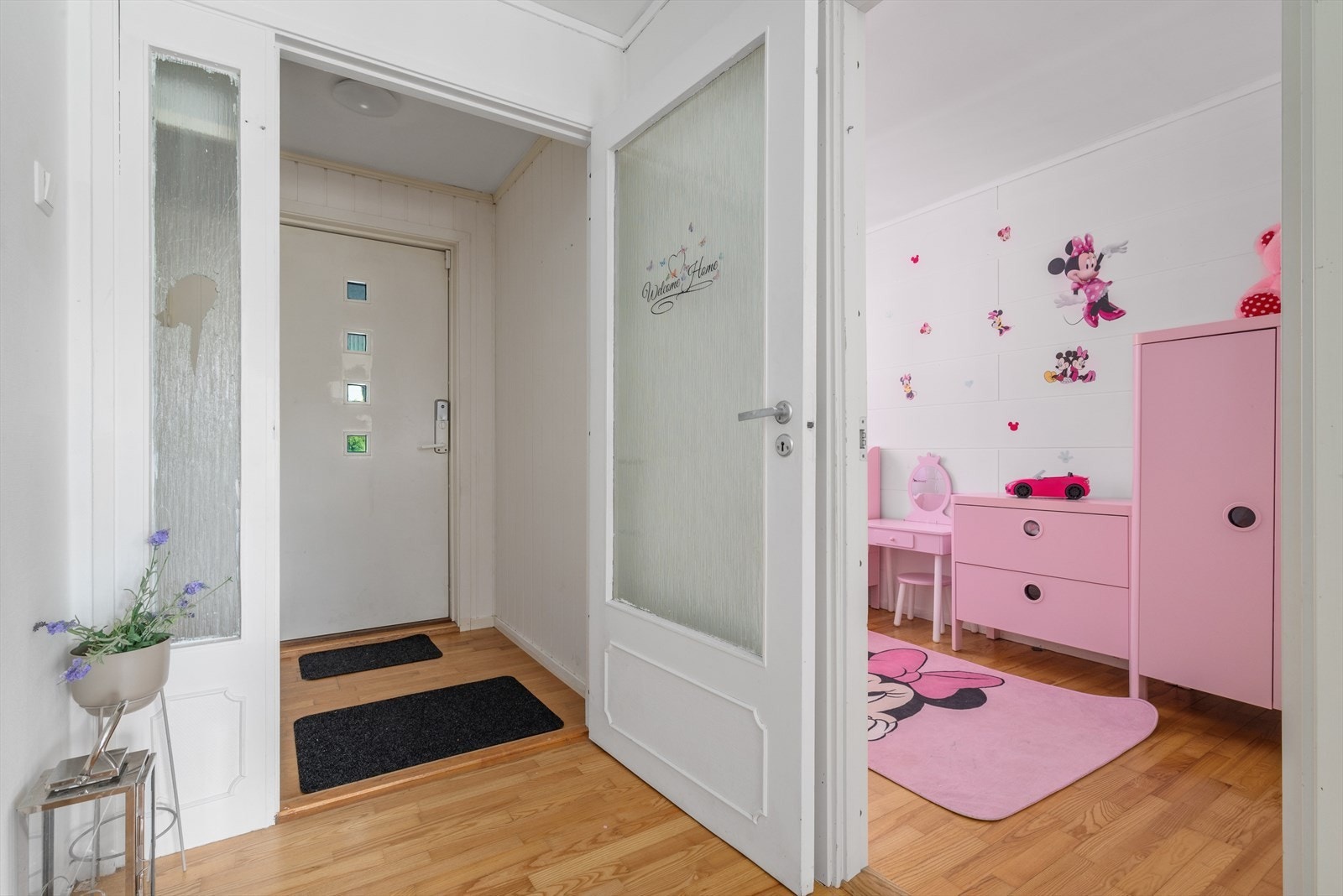 I tilknytning til inngangspartiet finner du to soverom, begge på 6,5 m². Galleribilde