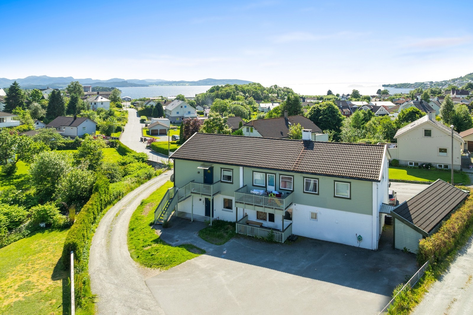 Velholdt leilighetsbygg med 5 leiligheter, attraktiv beliggenhet i etablert boligområde på Jørpeland som nå kan bli ditt! Galleribilde