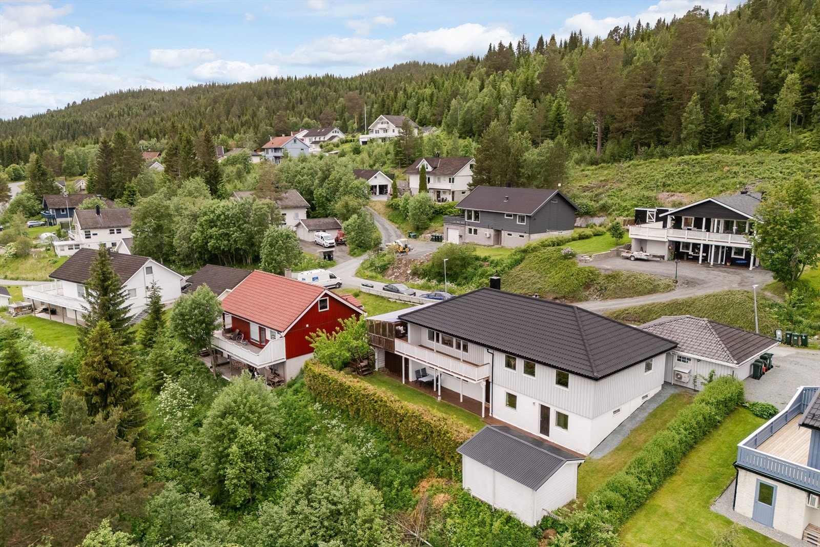 Huset ligger flott til med en flott utsikt over Selbusjøen. Galleribilde