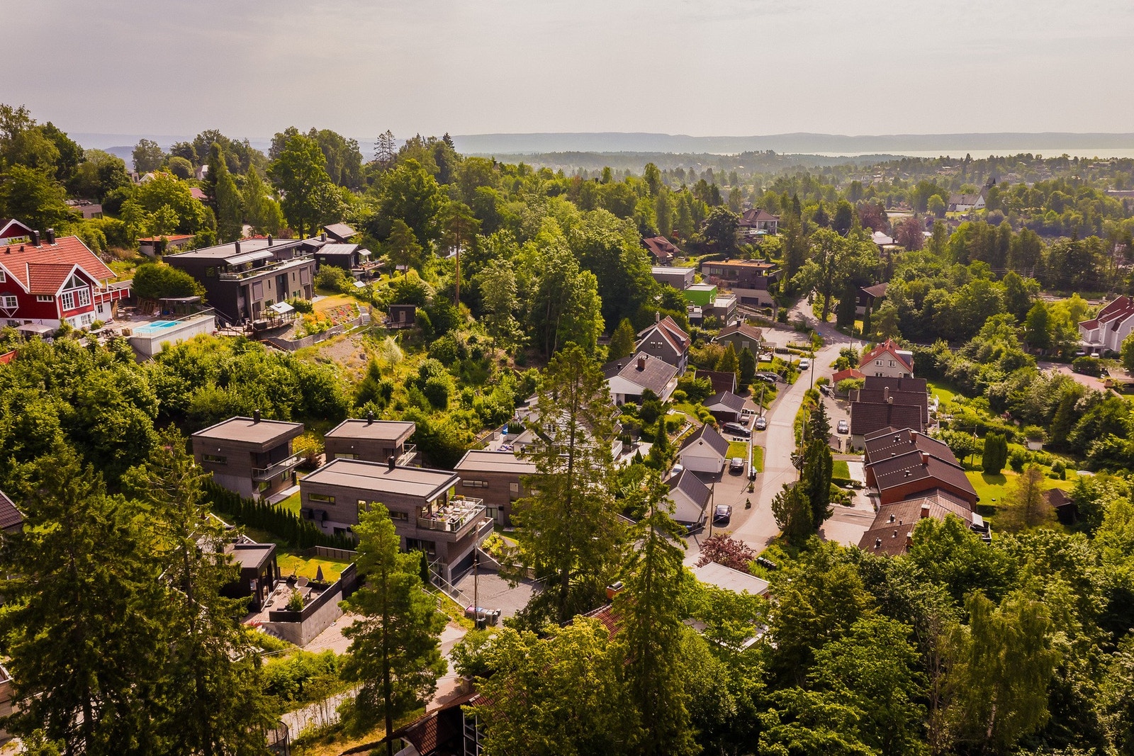 Med skogen som nærmeste nabo er det kort vei til flotte turområder. Galleribilde