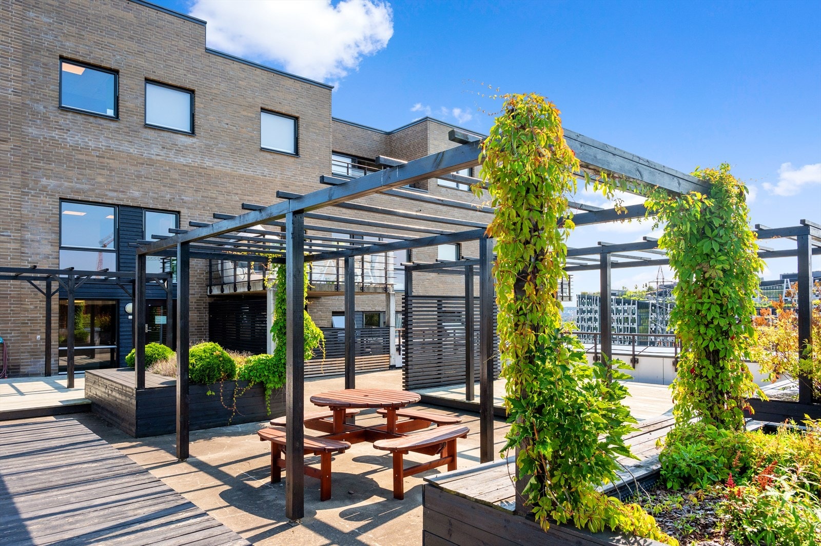 Heisadkomst opp til en herlig, felles takterrasse. Galleribilde