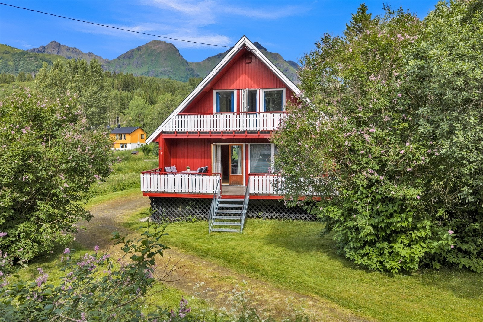 Koselig hage og stor tomt. Galleribilde