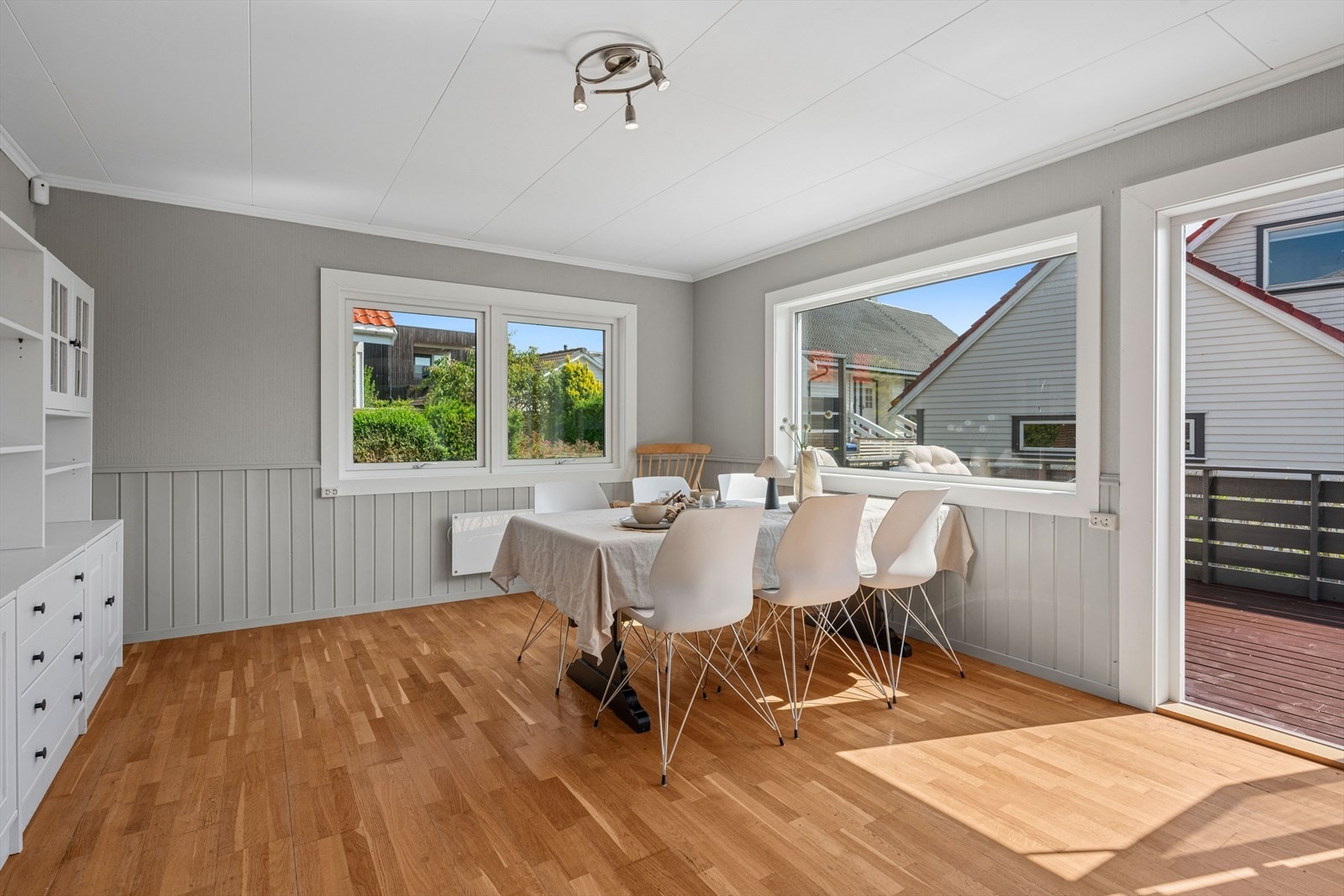 Utgang til terrassen på 29 m² fra spisestuen. Galleribilde
