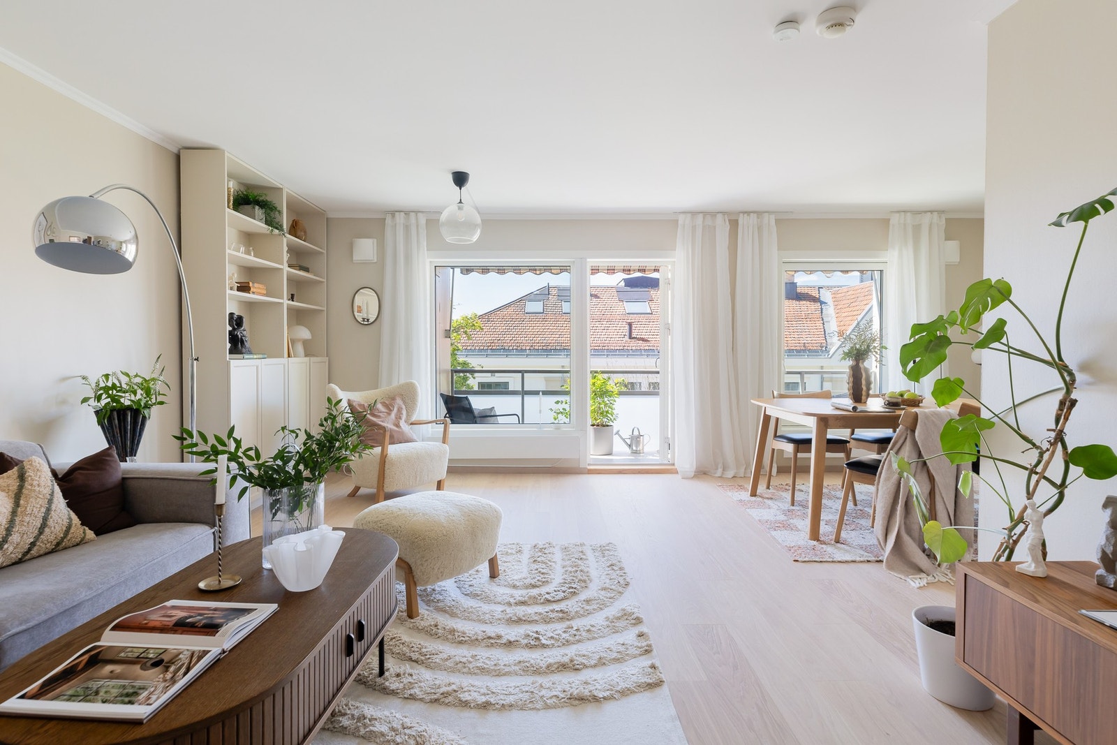 Velkommen til en lys og innbydende 3-roms i Grefsenveien 28! Galleribilde