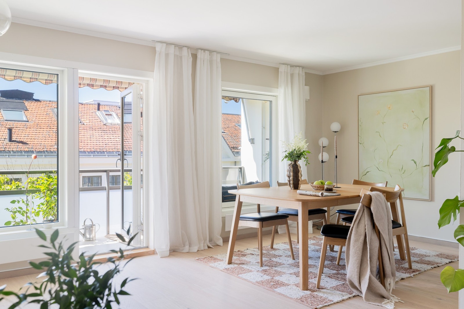 Lekkert nytt gulv i heltre eik fra 2026. Galleribilde