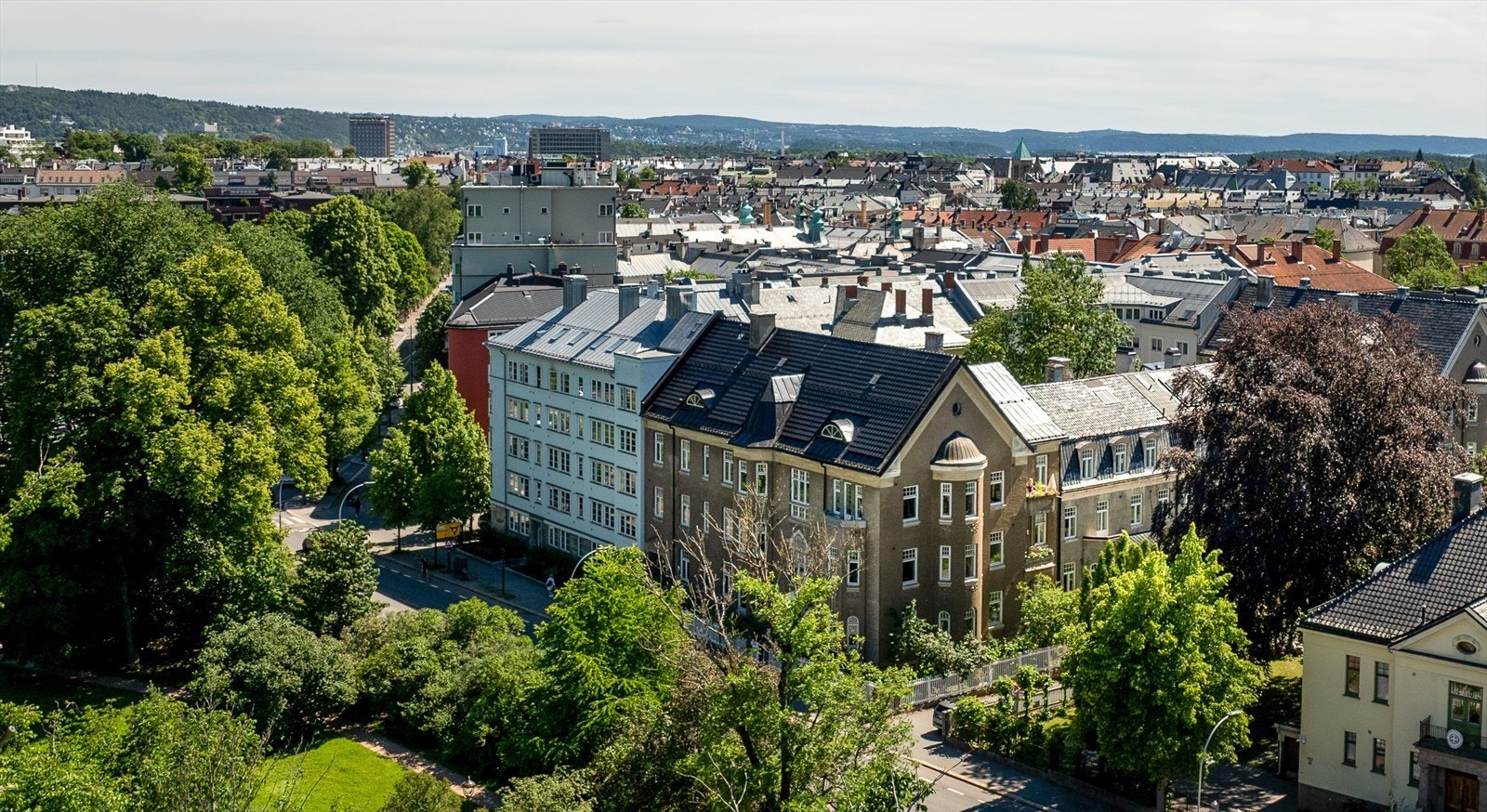 Fra eiendommen er det gangavstand til Majorstuen og Nationaltheatret stasjon. Galleribilde