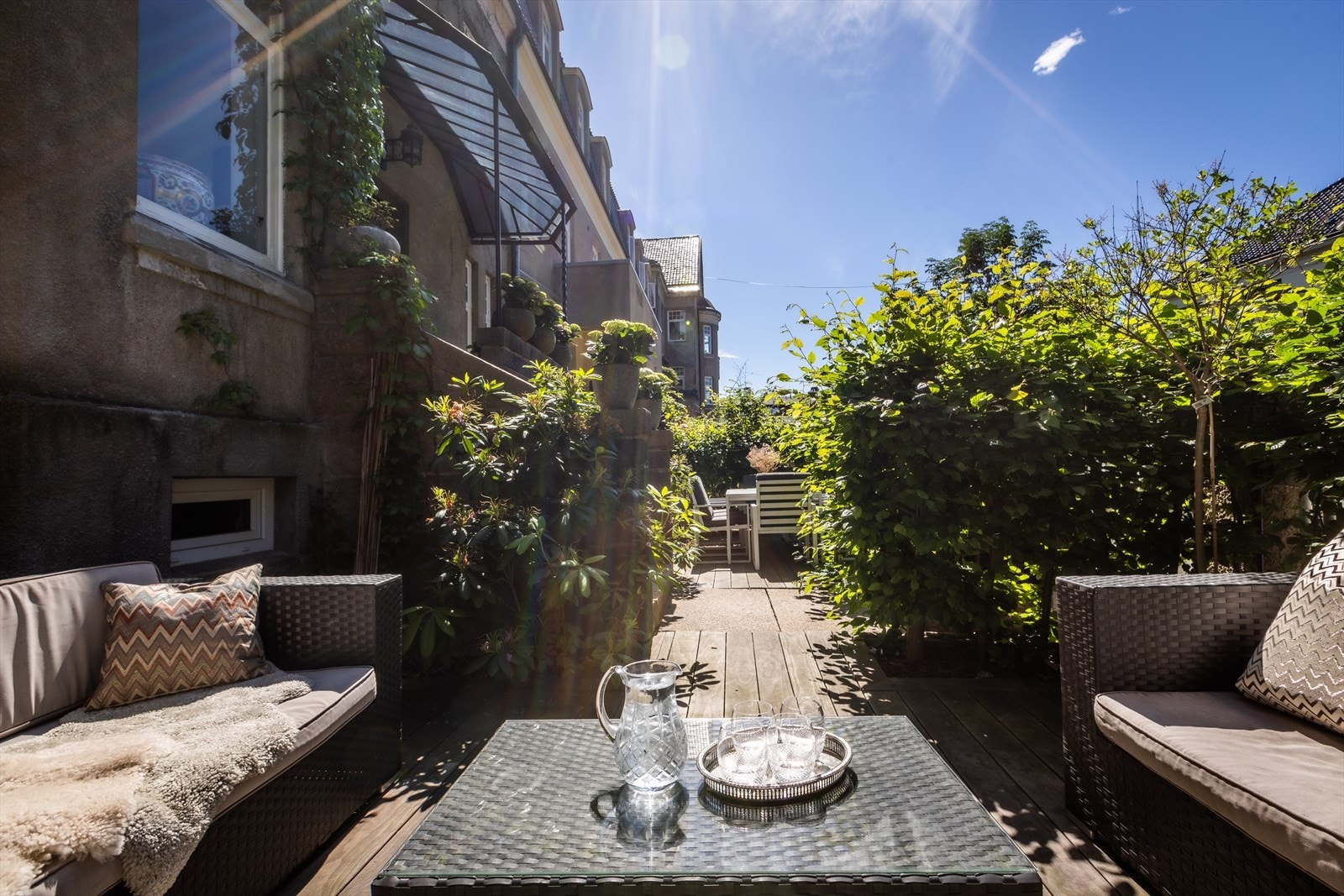 Eiendommen har totalt 42 m² med terrasse- og balkongareal. Galleribilde