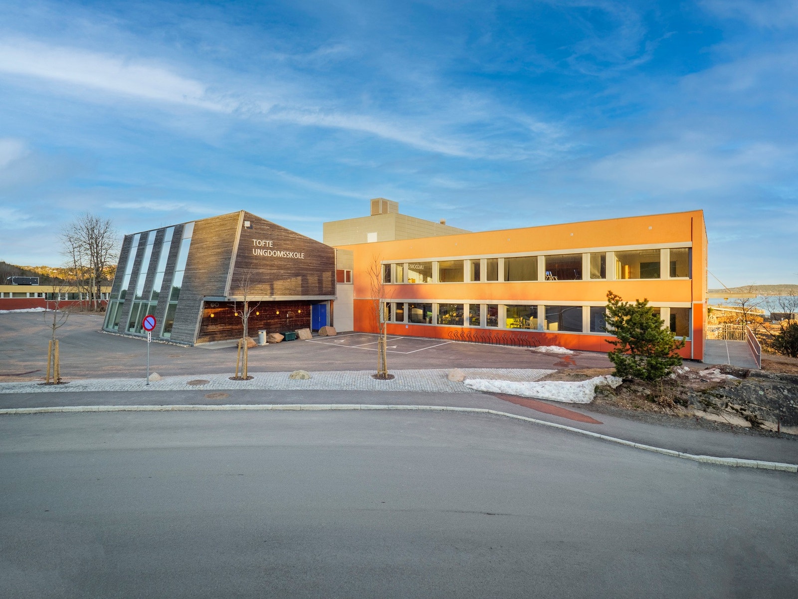 Tofte ungdomskole ligger ca 400 meter fra boligen Galleribilde