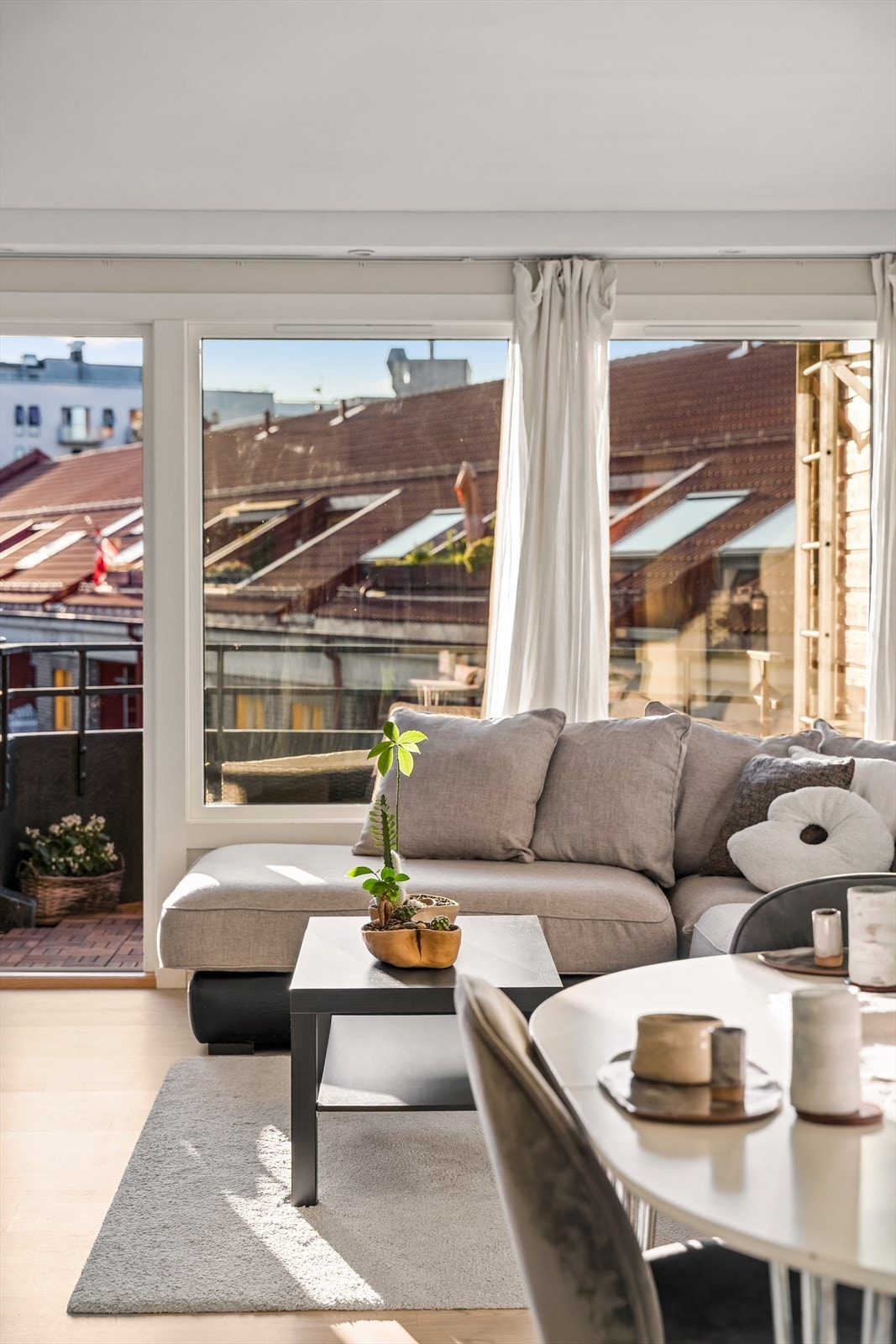 Fra stuen er det utgang til solrik balkong på 6 m². Galleribilde