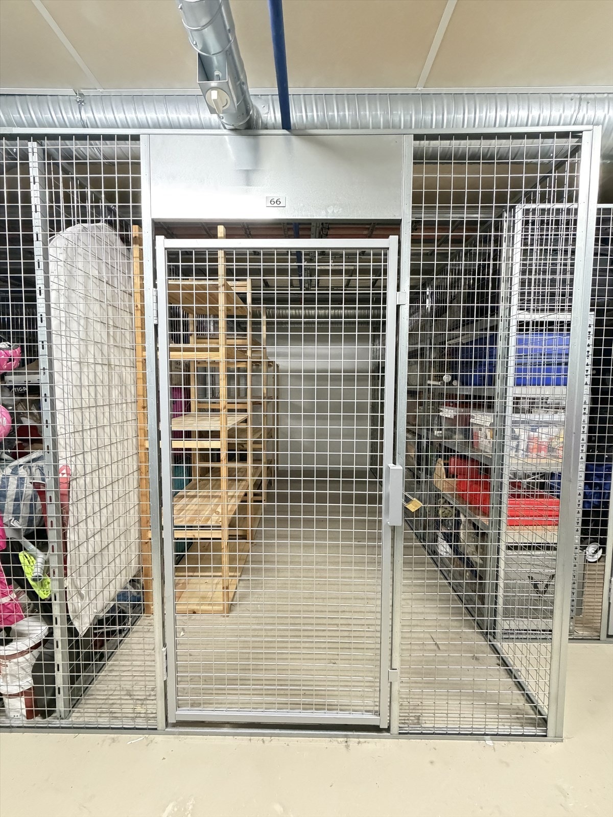 Leiligheten disponerer bruk av en stor sportsbod på 8 kvm. Galleribilde