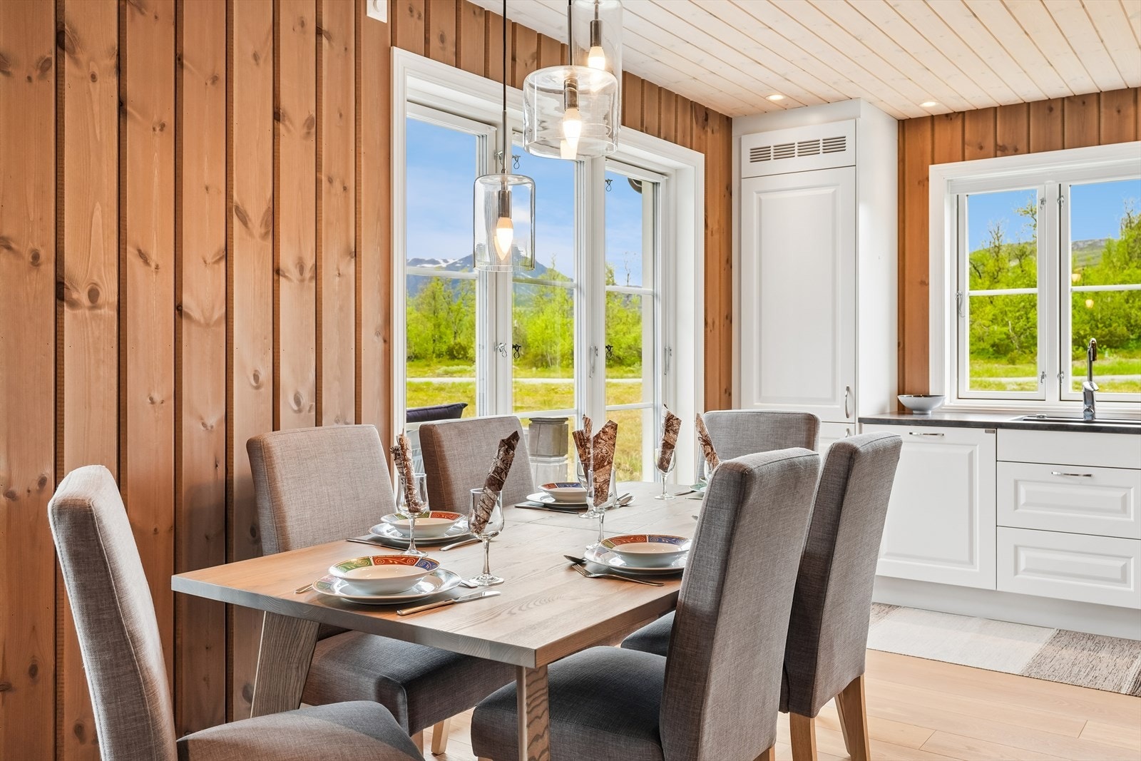 Her kan familie og venner samles til gode måltider med nygelig utsikt til vakre Bitihorn. Galleribilde