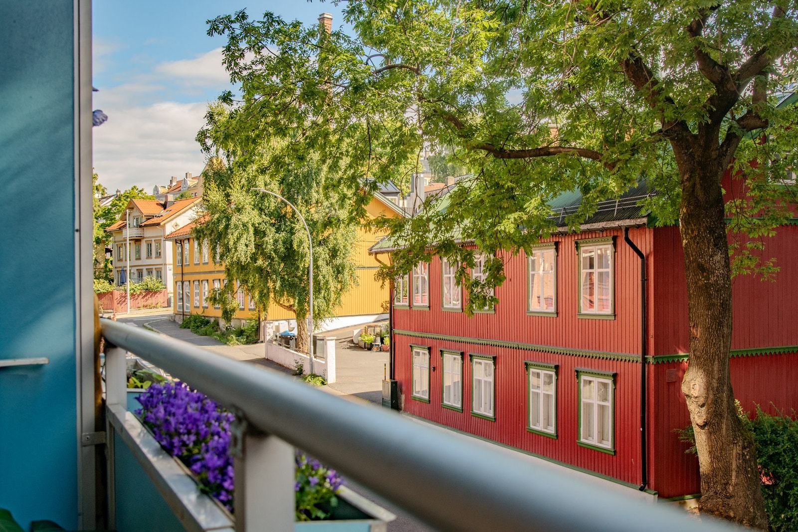 Dette er en innbydende og sjarmerende 2-roms med balkong, beliggende i et attraktivt og fredelig område på Kampen. Galleribilde
