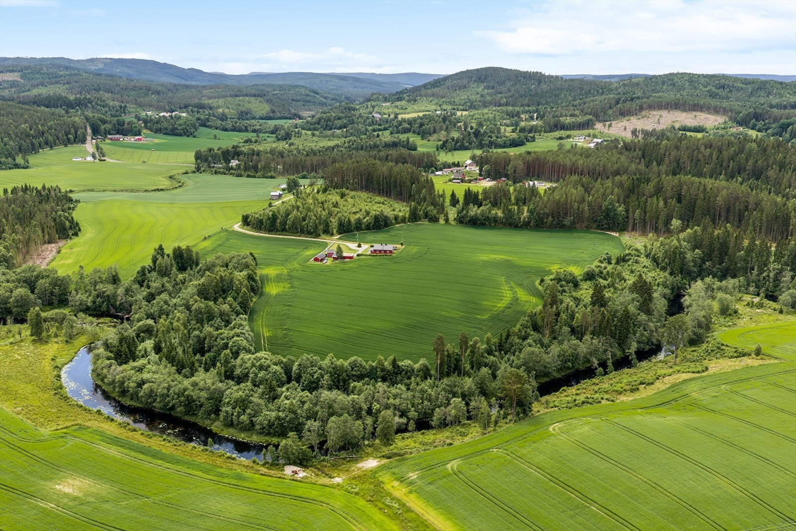 Naturskjønt område med flotte friluftsområder rundt om, og kort veg til Roverud og Kongsvinger. Galleribilde