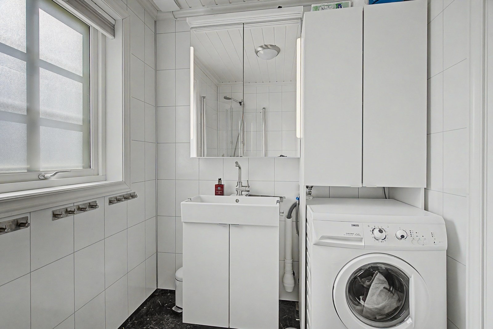 Opplegg for vaskemaskin. Galleribilde
