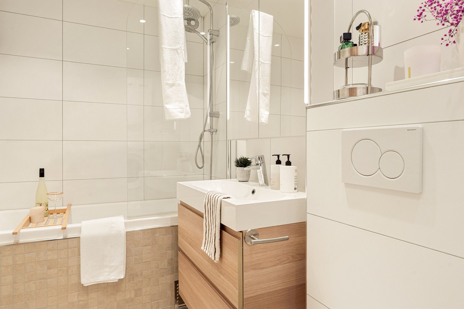 - Innredet med badekar - Galleribilde
