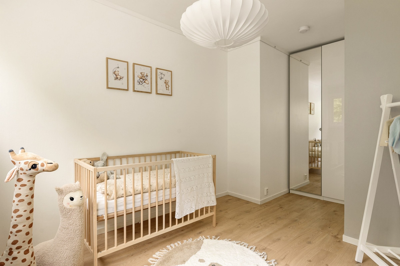 - Innredet med garderobeskap - Galleribilde