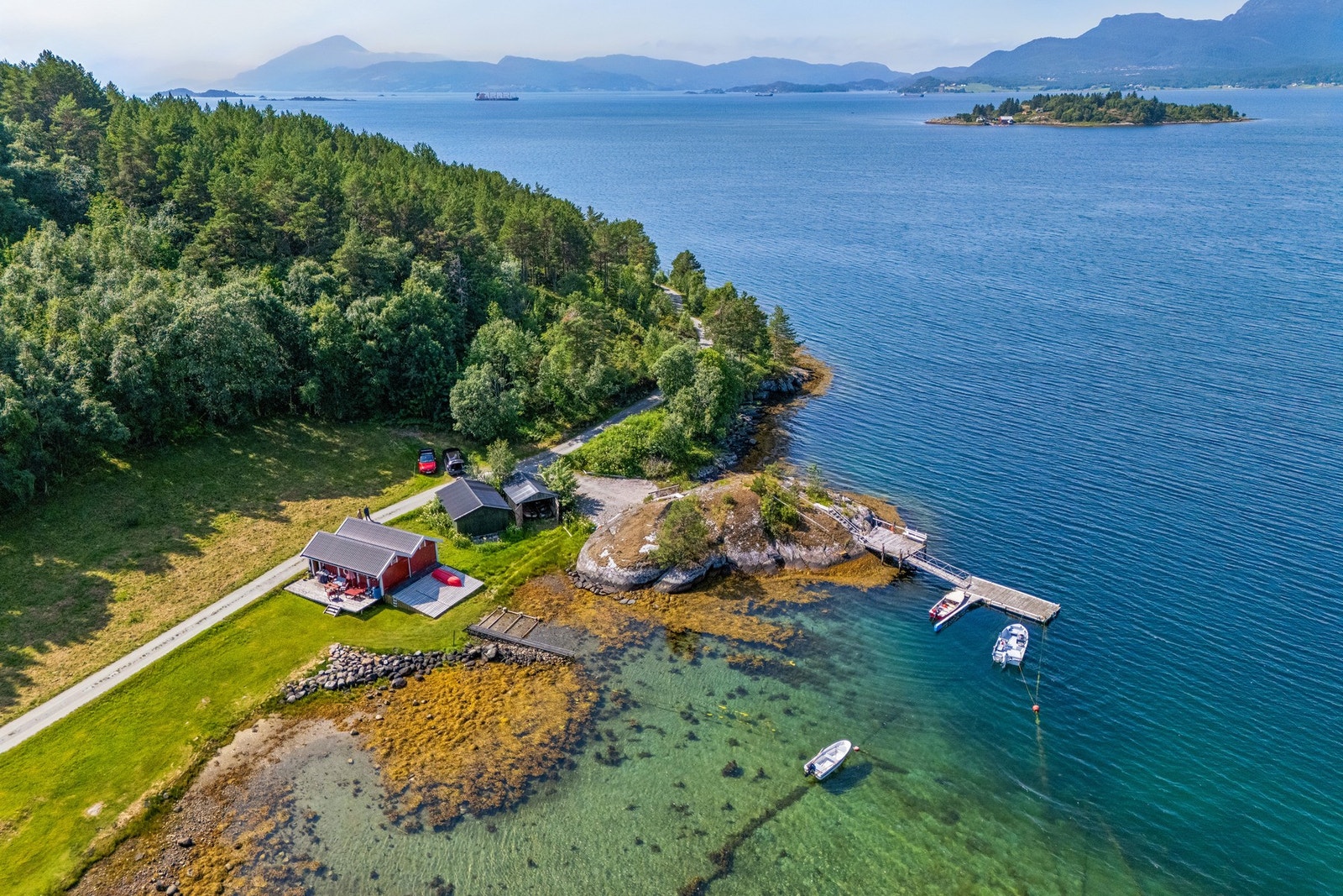 Naust ved stranda! Galleribilde