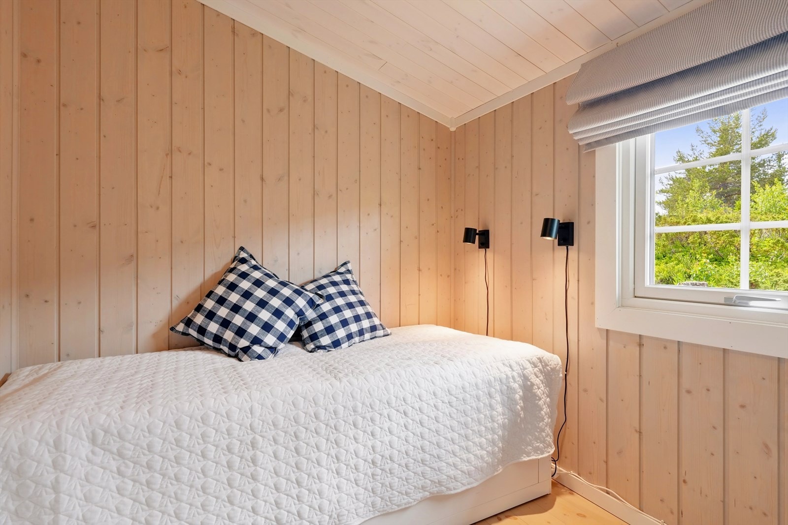 Soverom med plass til enkeltseng. Galleribilde